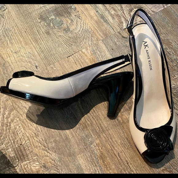 Anne Klein leather heel - Picture 4 of 4